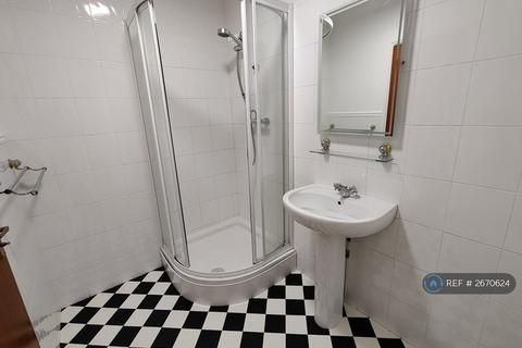 2 bedroom flat to rent, The Charltons, Bournemouth, BH2