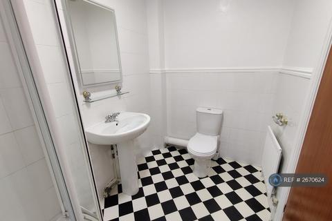 2 bedroom flat to rent, The Charltons, Bournemouth, BH2
