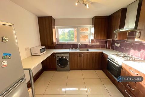 2 bedroom flat to rent, Rowsham Court, Harrow, HA1