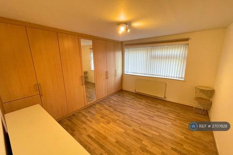 2 bedroom flat to rent, Rowsham Court, Harrow, HA1