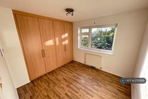 2 bedroom flat to rent, Rowsham Court, Harrow, HA1