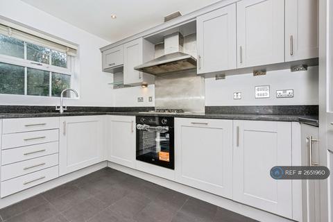 undefined, Park Cliff Road, Greenhithe, DA9