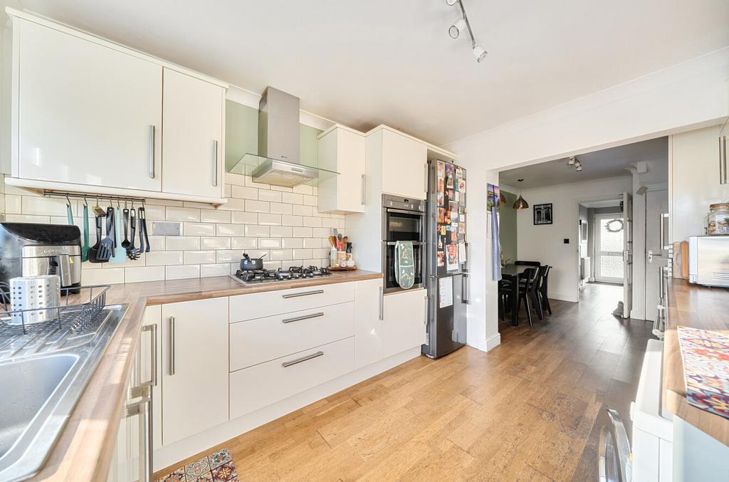 1386225 12 693017...