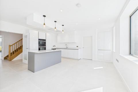 3 bedroom semi-detached house to rent, Exceptional three-bedroom, three-bathroom luxury home