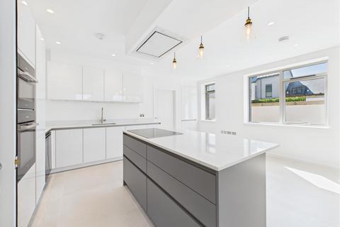 3 bedroom semi-detached house to rent, Exceptional three-bedroom, three-bathroom luxury home