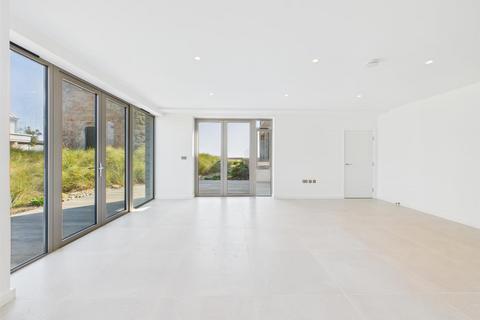 3 bedroom semi-detached house to rent, Exceptional three-bedroom, three-bathroom luxury home