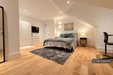 undefined, Far Way, Hornchurch, RM11