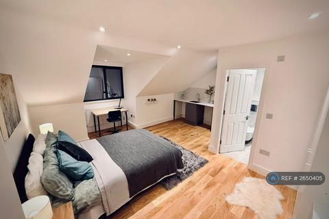 undefined, Far Way, Hornchurch, RM11