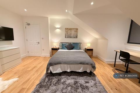 undefined, Far Way, Hornchurch, RM11