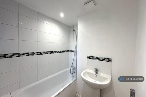 2 bedroom flat to rent, Osborne Road, Bournemouth, BH9