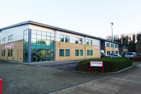 Distribution warehouse to rent - Icknield Way Letchworth Garden City SG6 1ET