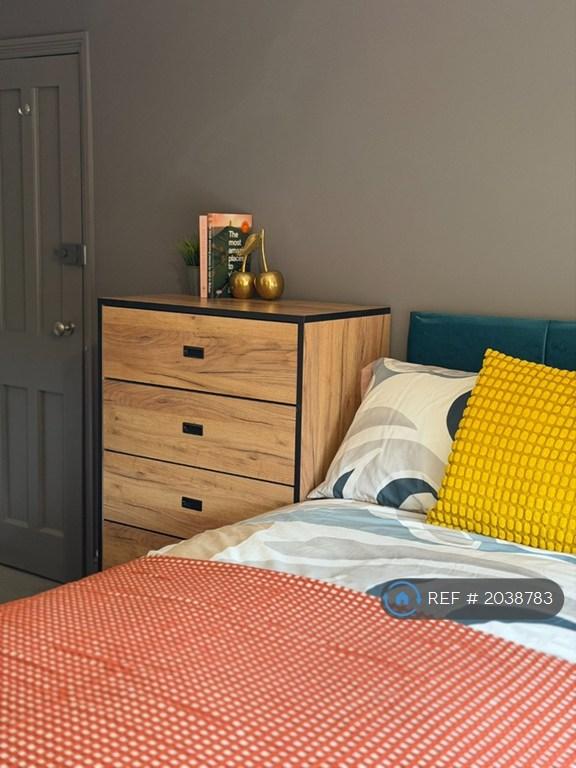 Room 2 & 4