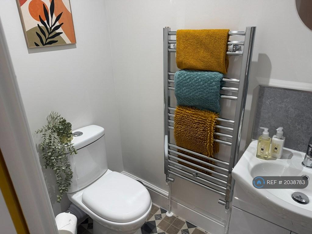 Room 2 & 4 Ensuite