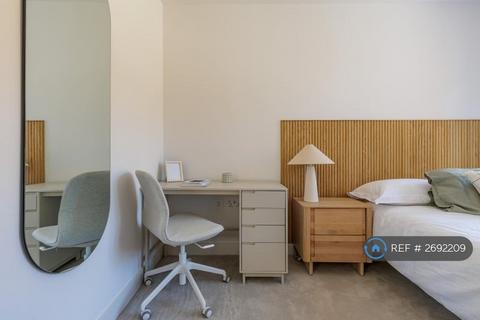 undefined, Broad Street, Guildford, GU3