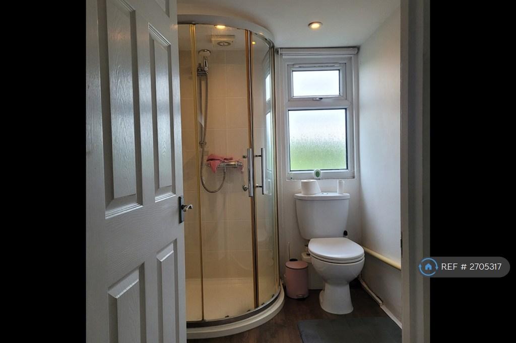 En Suite To Main Bedroom