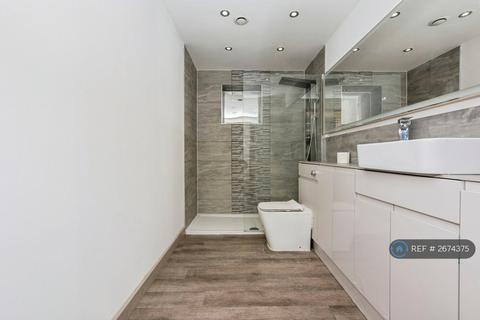 4 bedroom penthouse to rent, High Street, Kent, DA11