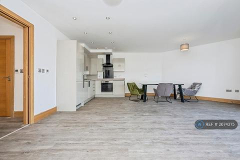 4 bedroom penthouse to rent, High Street, Kent, DA11