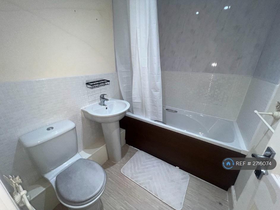 1f Family Bathroom