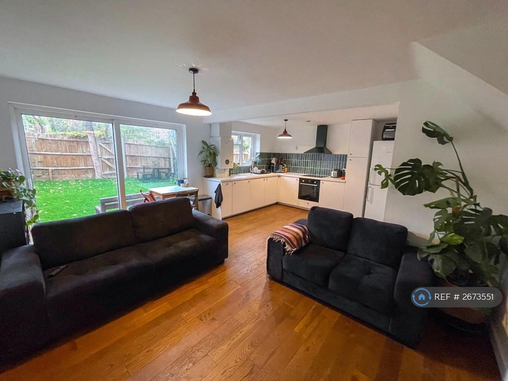 Living Room / Kitchen
