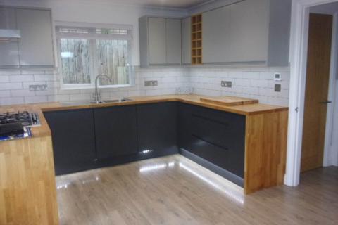 3 bedroom detached house to rent, Bowden Lane, Stratton