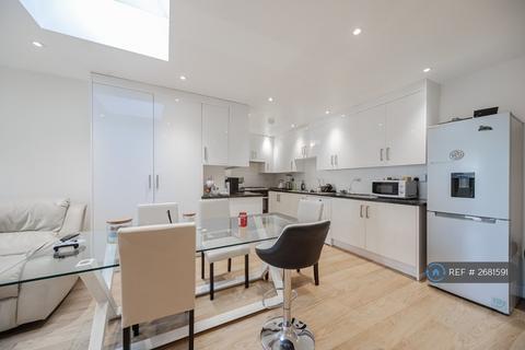 2 bedroom flat to rent, Crowther Avenue, Brentford, TW8