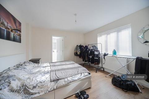 2 bedroom flat to rent, Crowther Avenue, Brentford, TW8