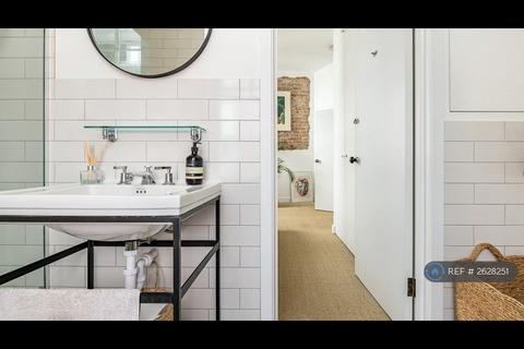 1 bedroom flat to rent, Cleveland Street, London, W1T