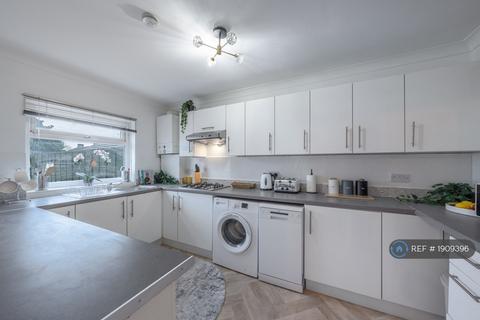 undefined, Heathway, Dagenham, RM10