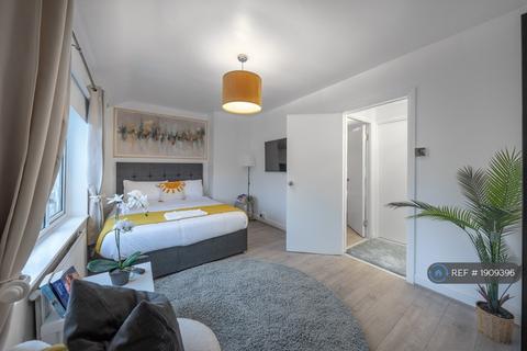 undefined, Heathway, Dagenham, RM10