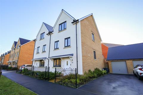 4 bedroom semi-detached house for sale, Leverett Way, Saffron Walden CB10