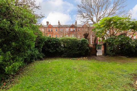 3 bedroom flat to rent, Fairhazel Gardens, London NW6
