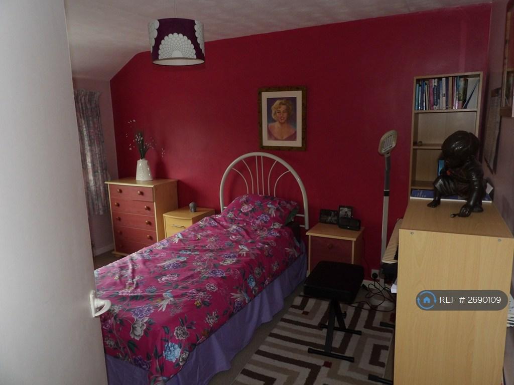2nd Bedroom
