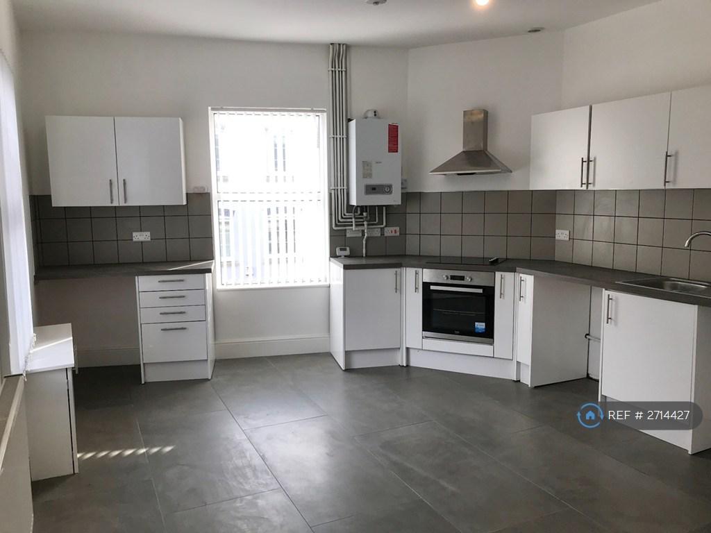 Large Kitchen/Lounge