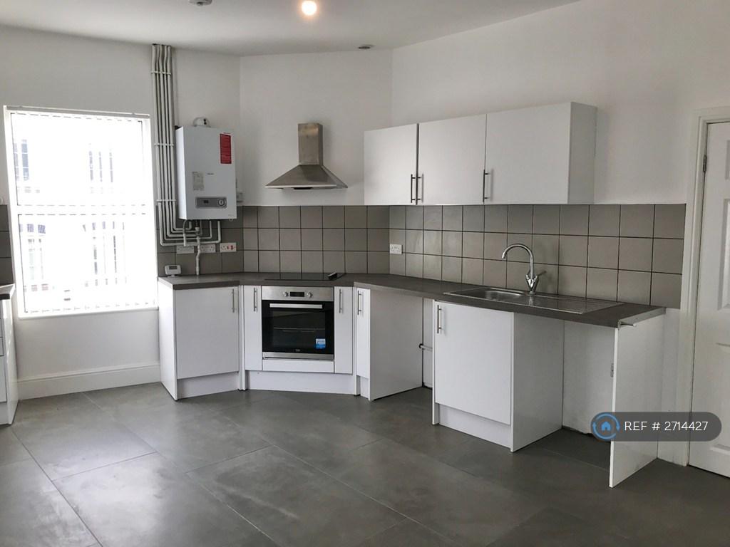 Large Kitchen/Lounge