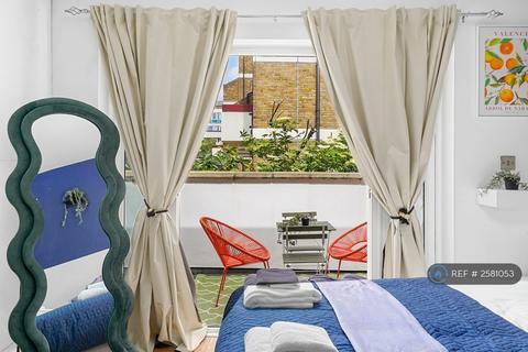 Studio to rent, Roman Road, London, E3