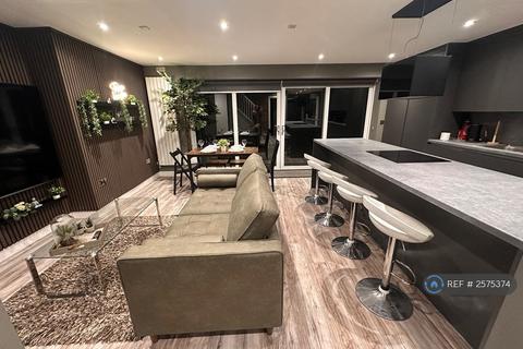 4 bedroom semi-detached house to rent, Runnelfield Harrow, Harrow, HA1
