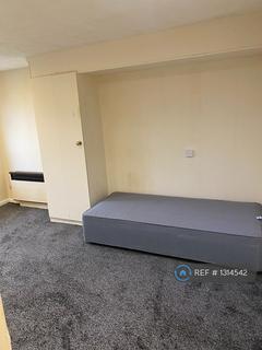 Studio to rent, Framlingham Grove, Kenilworth, CV8
