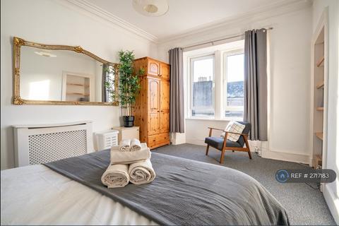 2 bedroom flat to rent, Cathcart Place, Edinburgh, EH11