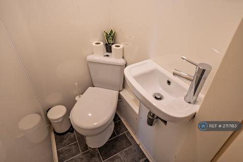 2 bedroom flat to rent, Cathcart Place, Edinburgh, EH11