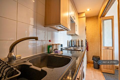 2 bedroom flat to rent, Cathcart Place, Edinburgh, EH11