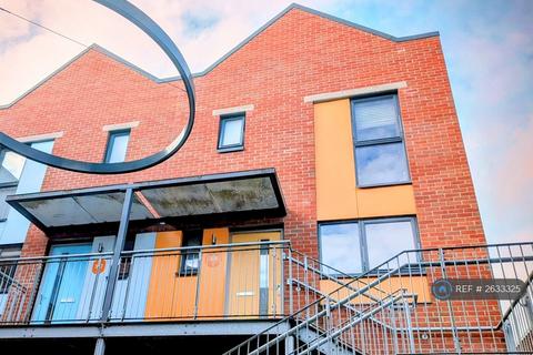3 bedroom semi-detached house to rent, Paintworks, Arnos Vale, Bristol, BS4
