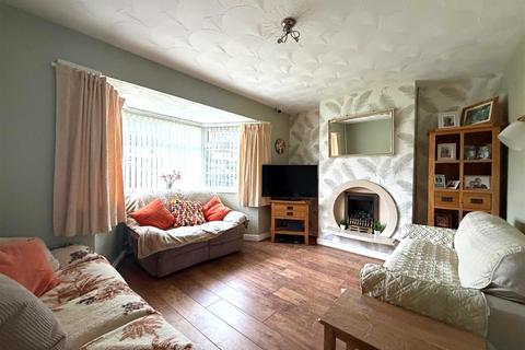 3 bedroom semi-detached house for sale, Southfield Drive, Westhoughton, Bolton
