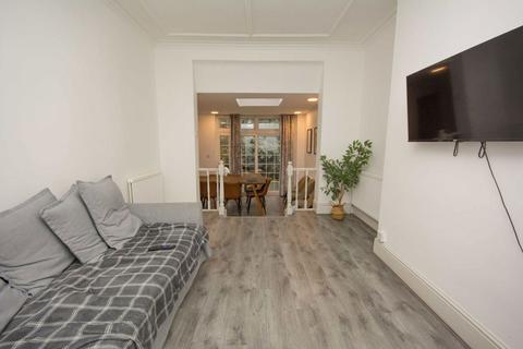undefined, Golders Rise, London NW4