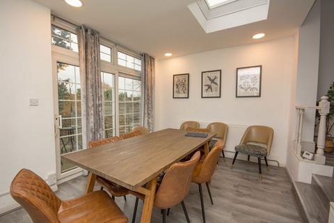 undefined, Golders Rise, London NW4