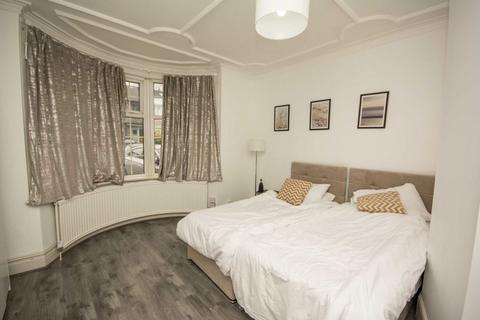 undefined, Golders Rise, London NW4