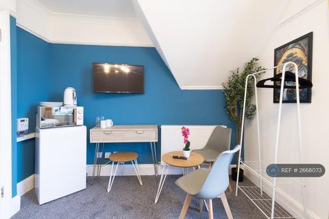 Studio to rent, Merton Road, Southsea, PO5