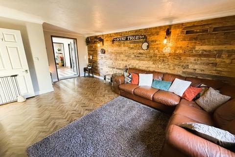 4 bedroom chalet for sale, Front Road, Murrow, Wisbech