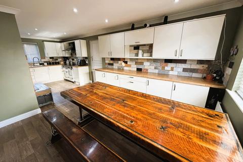 4 bedroom chalet for sale, Front Road, Murrow, Wisbech