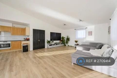 2 bedroom penthouse to rent, Inverness Mews, London, E16