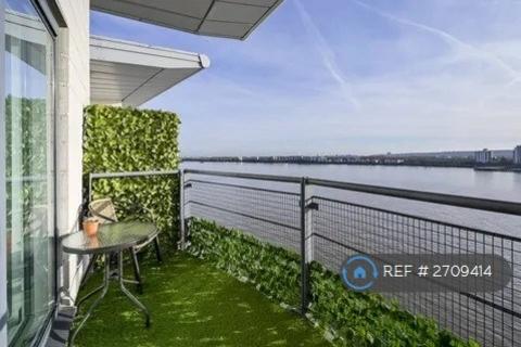 2 bedroom penthouse to rent, Inverness Mews, London, E16